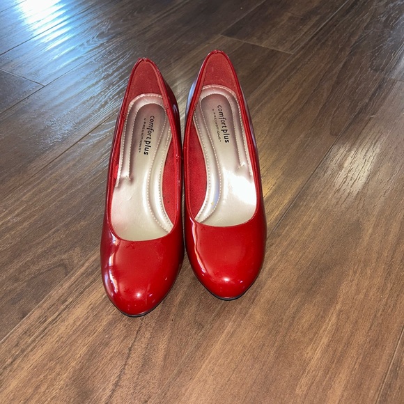 Red Heels - Picture 1 of 2